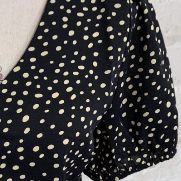 Very J Black V-neck Button Front Polka Dot Crop Top - Picture 7 of 9